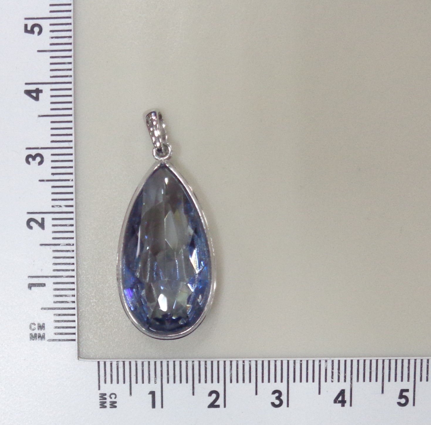 Серебряная подвеска с синим горным хрусталем